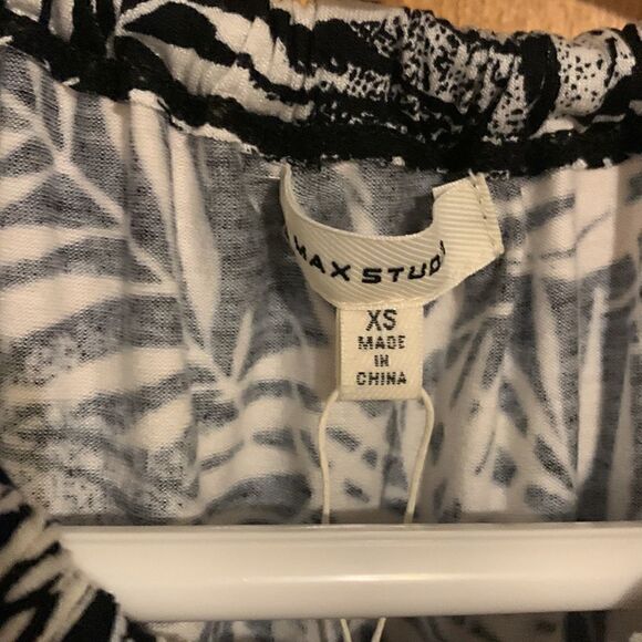 Max studio NWT black/white tank top! Size XS - Picture 2 of 4